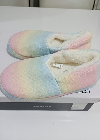 Kız Çocuk Renkli Bağlama Desenli Ev Terliği 36 ve 37 no mevcut - Görsel 2