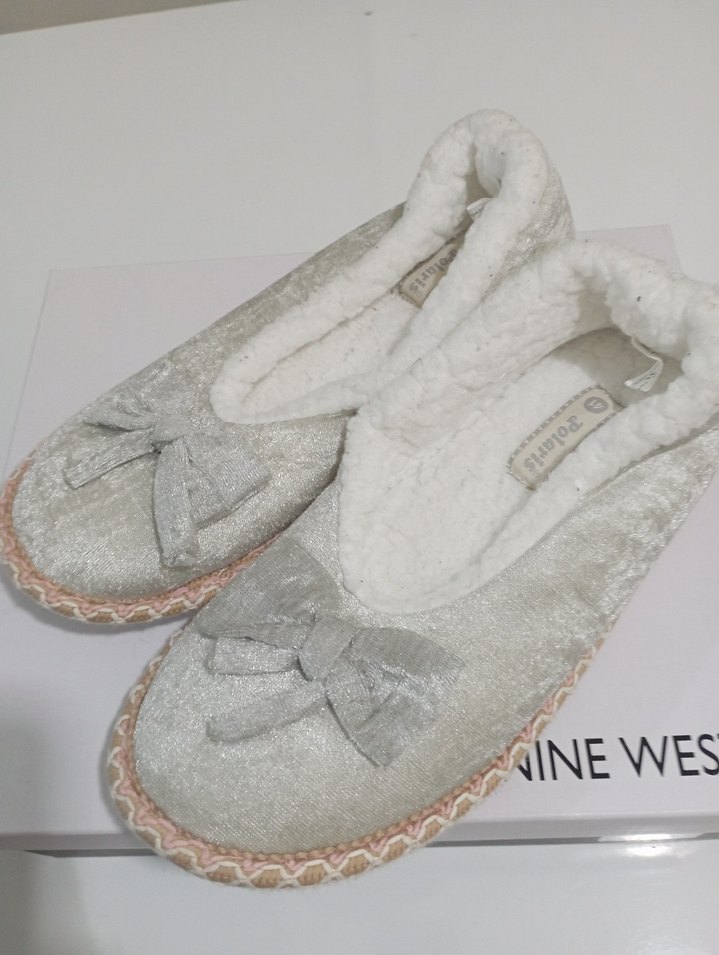 Beyaz Nakışlı Örgü Kadın Ev Terliği - Görsel 2