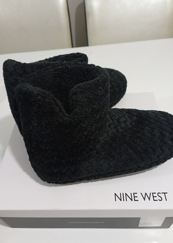 Siyah Kürklü kadın ev pandofu
37-38


 Ev Terliği - Görsel 2