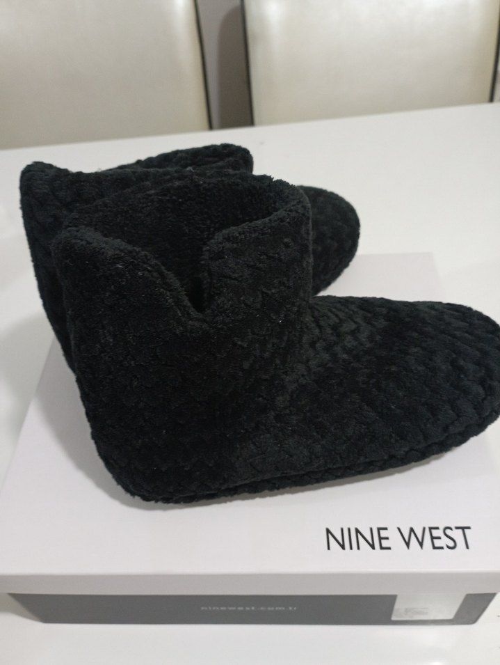 Siyah Kürklü kadın ev pandofu
37-38


 Ev Terliği - Görsel 2