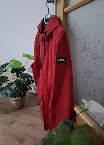 Erkek Kırmızı Kapüşonlu Rüzgarlık Mont - Görsel 2