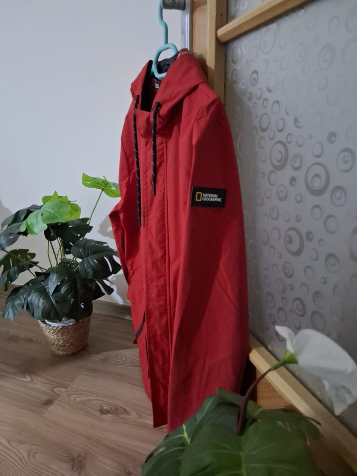 Erkek Kırmızı Kapüşonlu Rüzgarlık Mont - Görsel 2