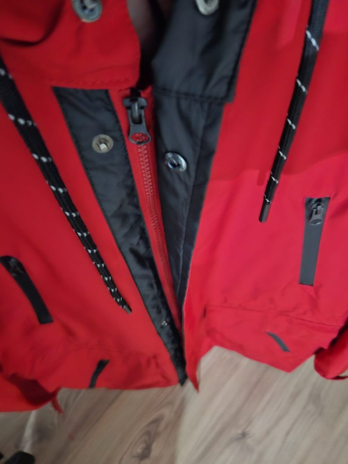 Erkek Kırmızı Kapüşonlu Rüzgarlık Mont - Görsel 4