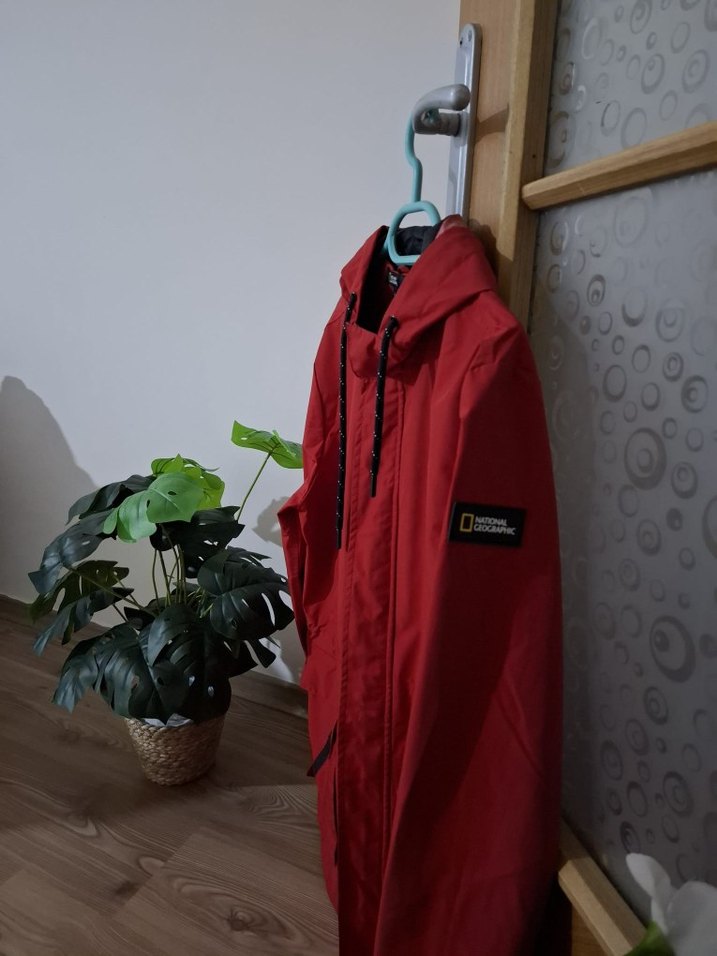 Erkek Kırmızı Kapüşonlu Rüzgarlık Mont - Görsel 5