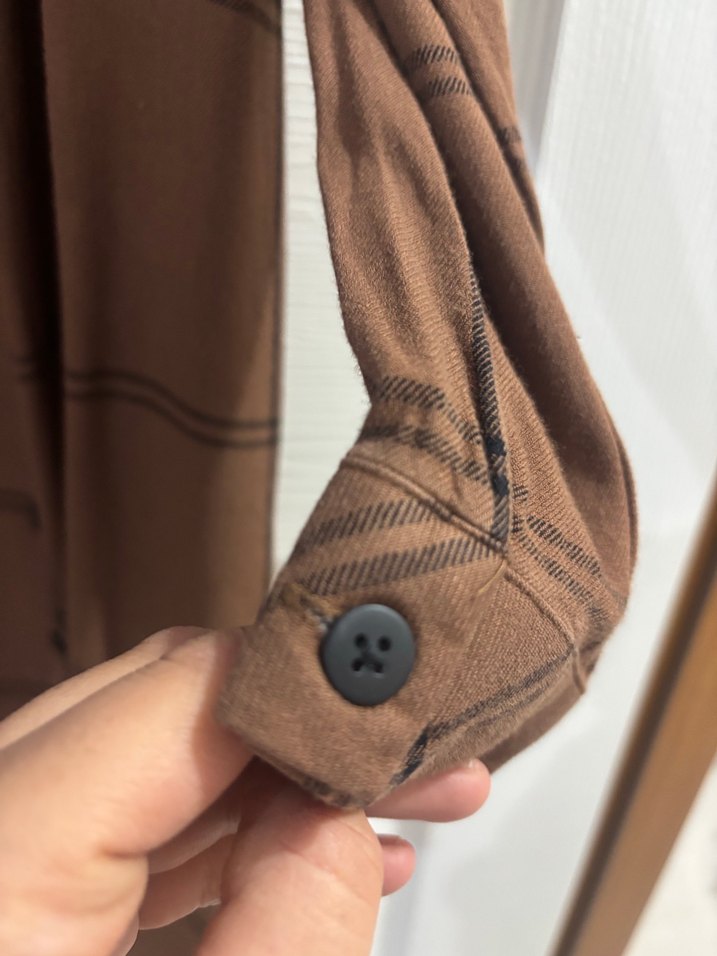 Düğmeli Uzun Bej Kadın Gömlek - Görsel 3