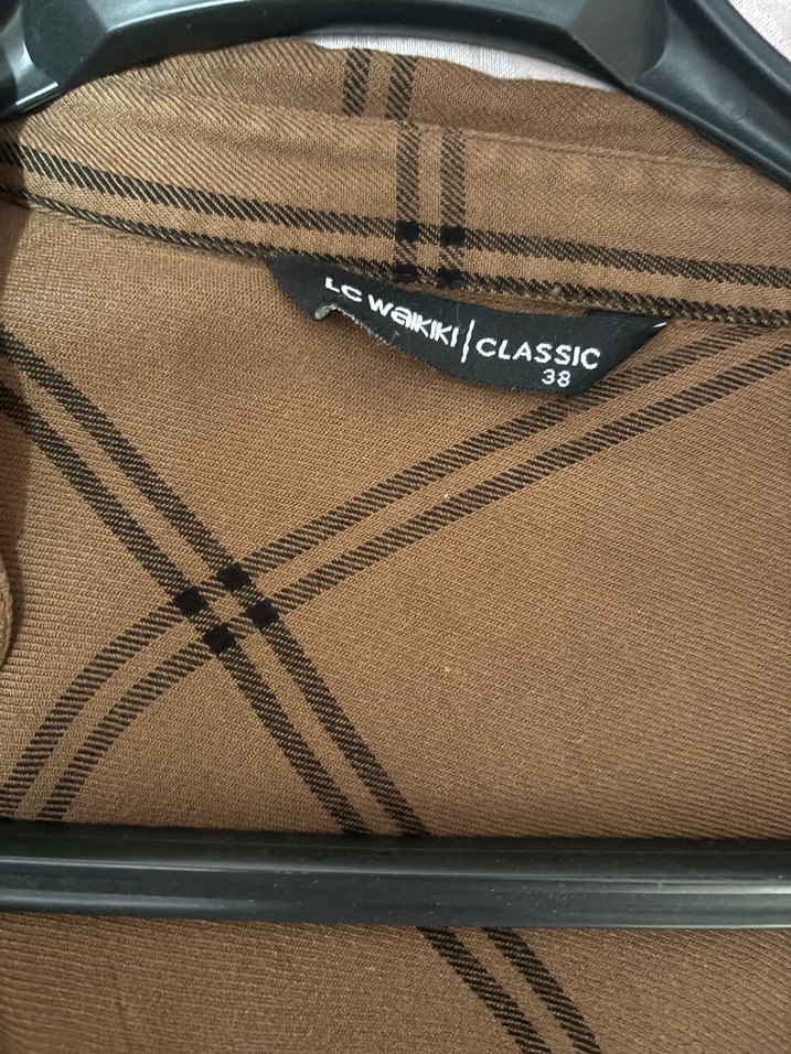 Düğmeli Uzun Bej Kadın Gömlek - Görsel 2