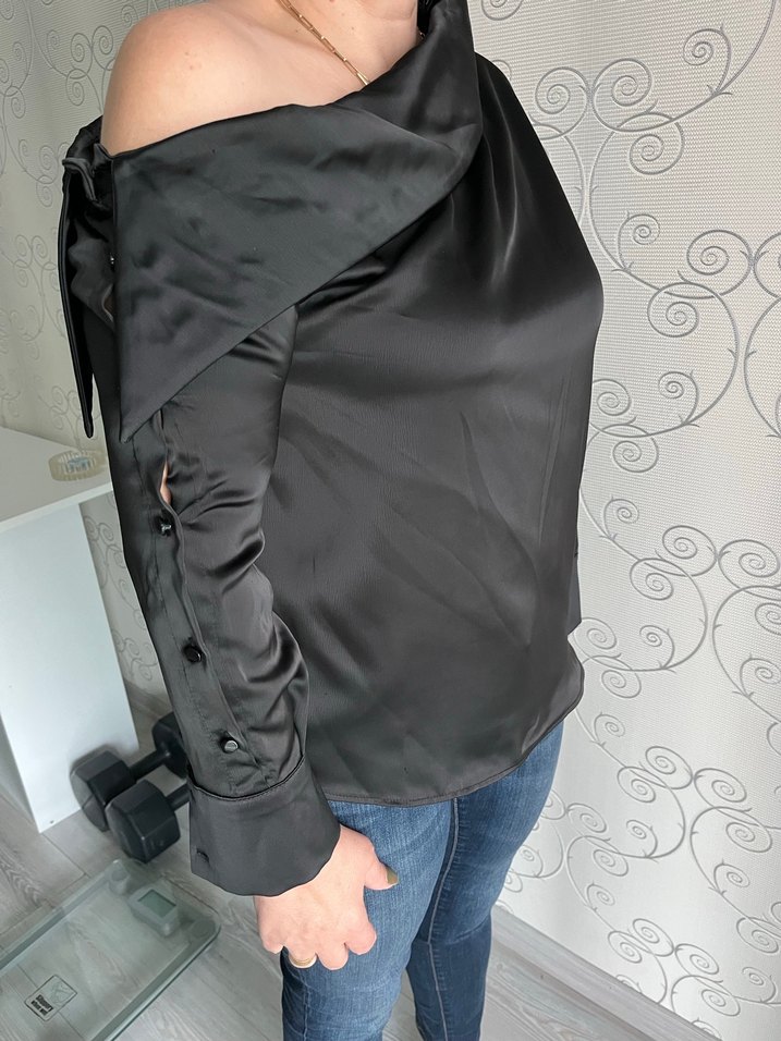 Siyah kalın saten bluz - Görsel 3