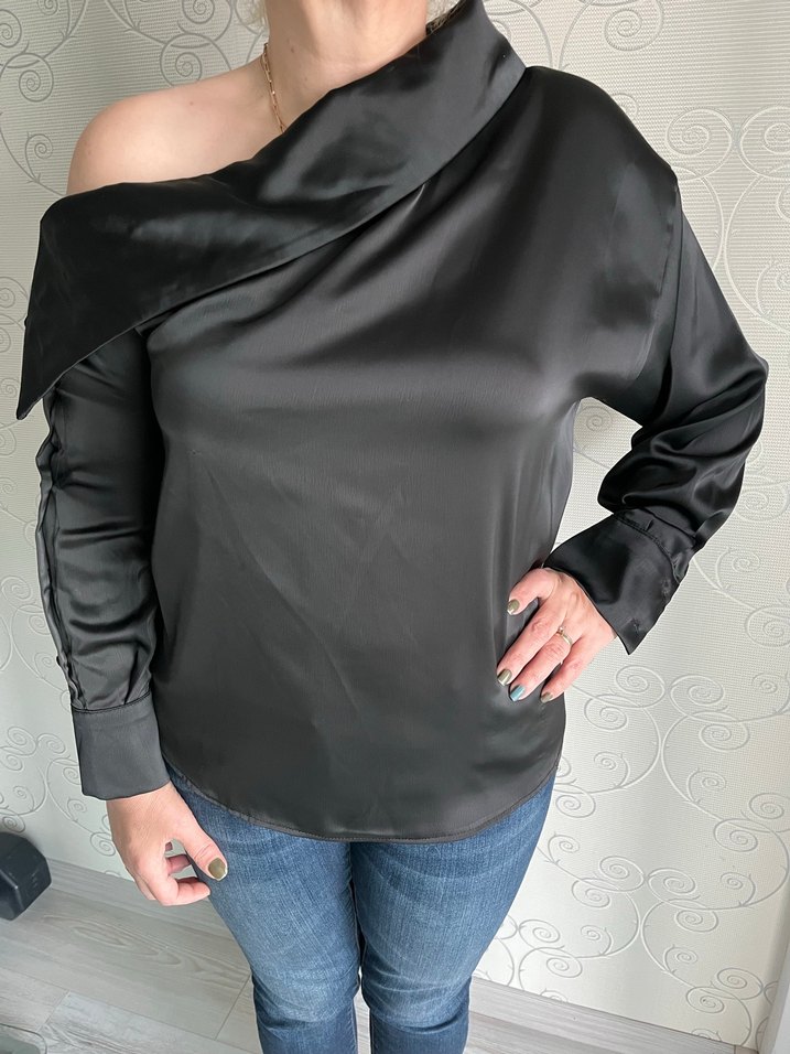 Siyah kalın saten bluz - Görsel 2