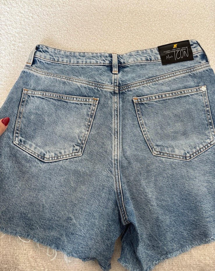 Mavi Markalı Şort - Görsel 2