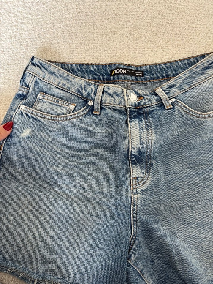 Mavi Markalı Şort - Görsel 3