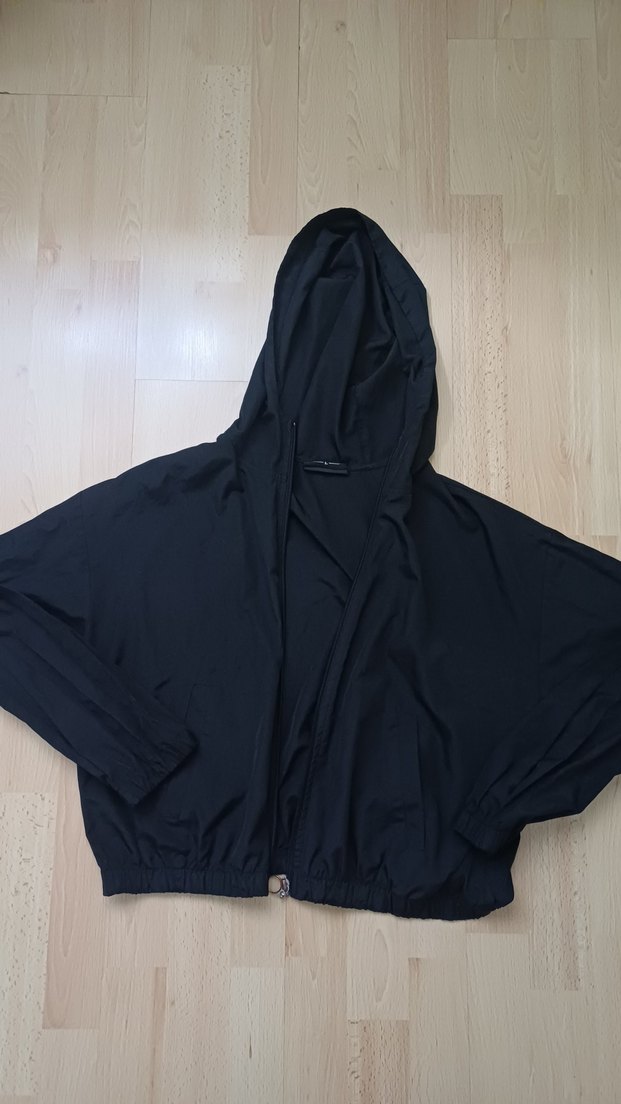 Siyah Kapüşonlu Fermuarlı Kadın Yağmurluk - Görsel 2