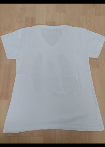 Payetli Baskılı V Yaka Kadın Tişört - Görsel 2