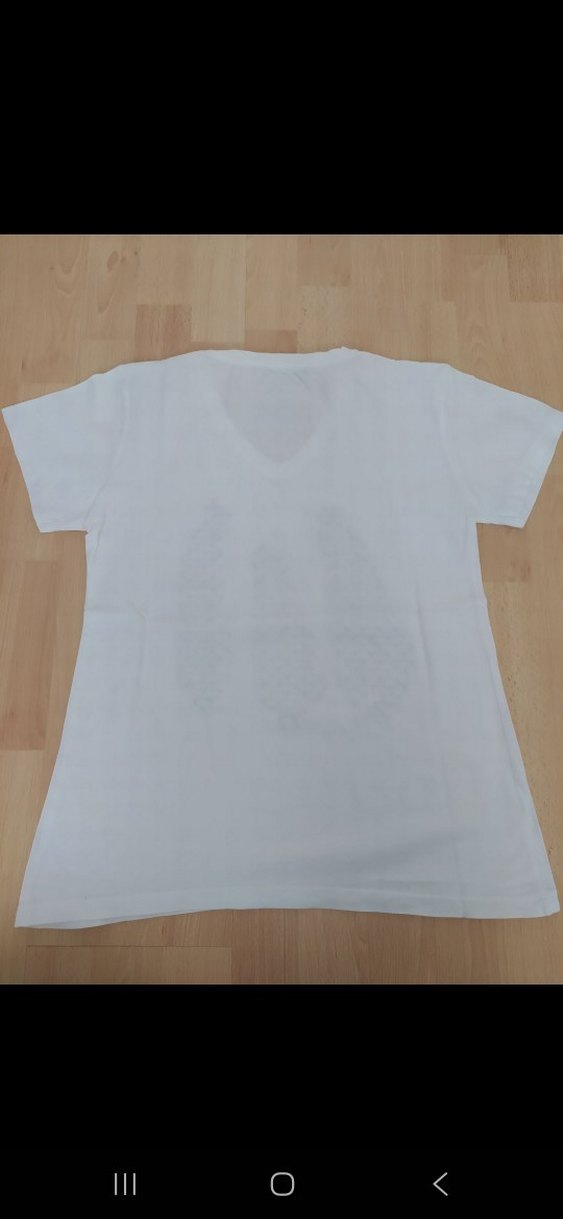 Payetli Baskılı V Yaka Kadın Tişört - Görsel 2