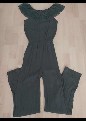 Siyah Nakışlı Uzun Kolsuz Fırfırlı Tulum - Görsel 2