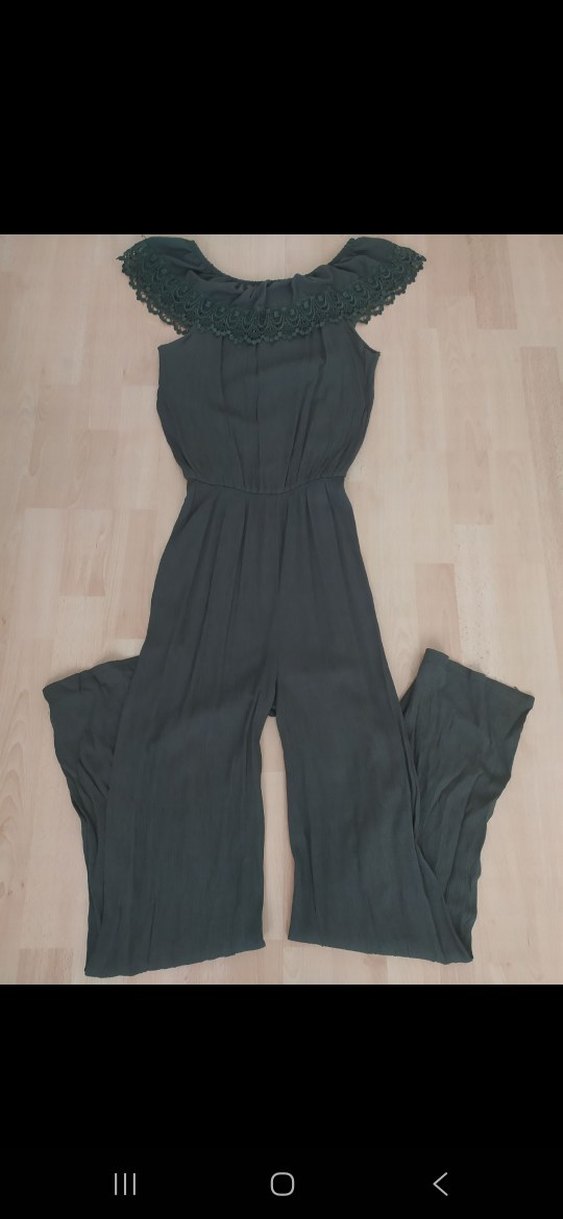 Siyah Nakışlı Uzun Kolsuz Fırfırlı Tulum - Görsel 2