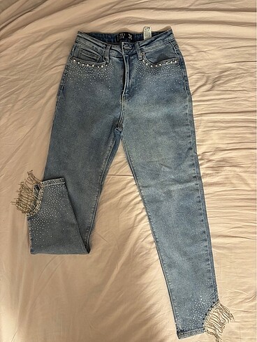 Zoe Karssen taş süsleme detaylı kot pantalon