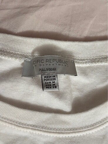 Pull and Bear kırmızı hibiscus çiçekli tshirt pull&bear