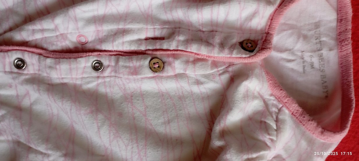 Düğmeli Beyaz Renkli Batik Desenli Bebek Tulumu - Görsel 3