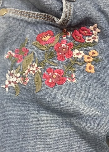 Nakışlı Koyu Mavi Bol Kesim Kız Kot Pantolon - Görsel 3