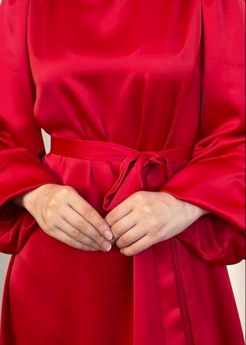 Kırmızı Uzun Kollu Saten Elbise - Görsel 2