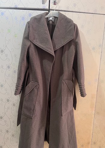 Gri Uzun Kadın Kaban Kürklü Detaylı - Görsel 4