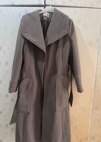 Gri Uzun Kadın Kaban Kürklü Detaylı - Görsel 3