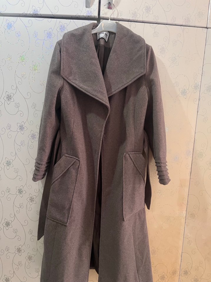 Gri Uzun Kadın Kaban Kürklü Detaylı - Görsel 4