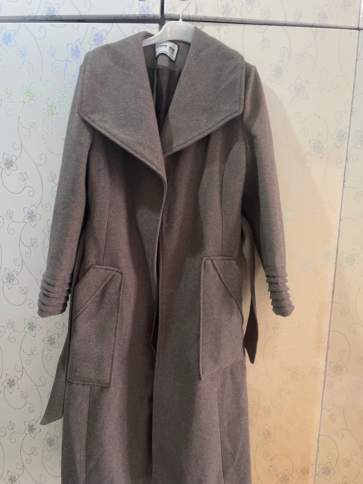 Gri Uzun Kadın Kaban Kürklü Detaylı - Görsel 3