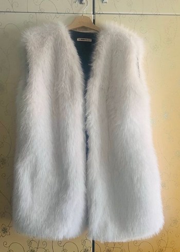 Beyaz Kürklü Midi Kolsuz Yelek - Görsel 2