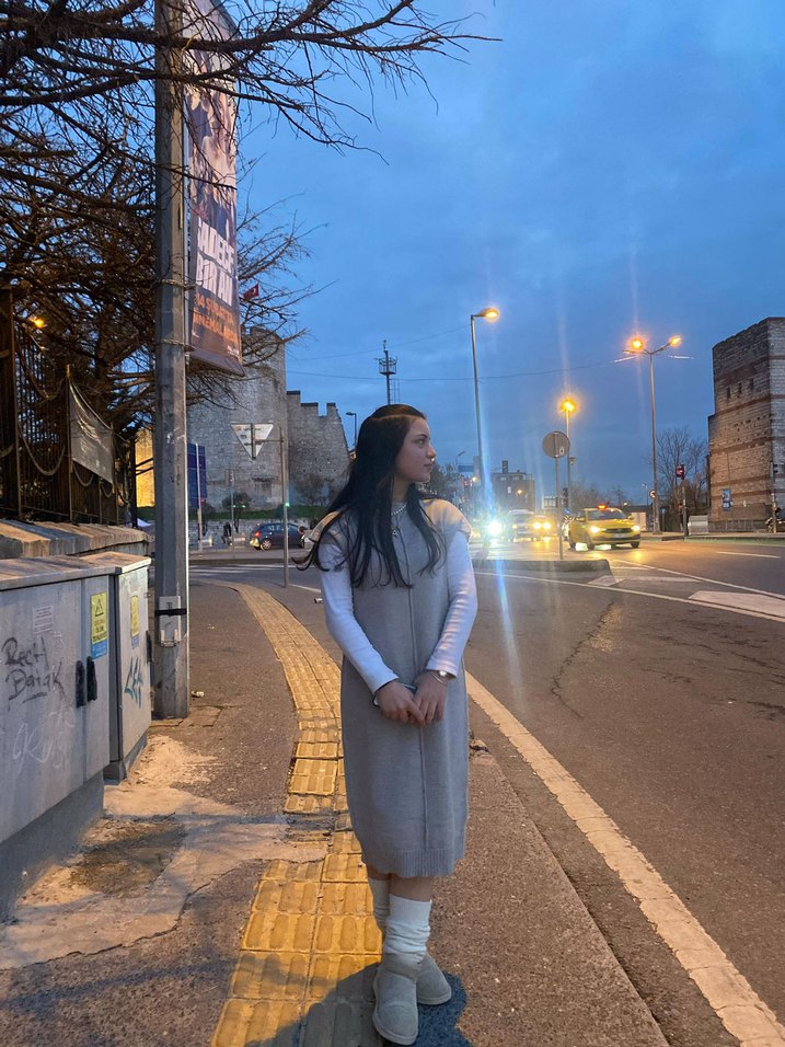 Uzun, bol kesim, etnik desenli kadın kaban - Görsel 2