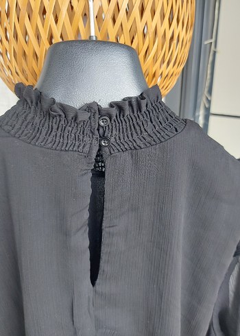 xl Beden Uzun Kollu Siyah Fırfırlı Yüksek Yaka Bluz
