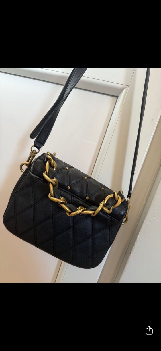 Guess Siyah Deri Kapitone Kadın Çanta - Görsel 3