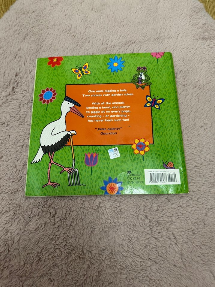 One Mole Digging A Hole İngilizce Çocuk Kitabı - Görsel 4