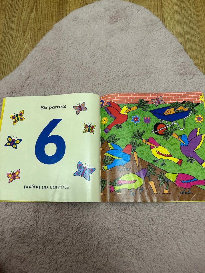 One Mole Digging A Hole İngilizce Çocuk Kitabı - Görsel 3