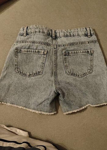 10 11 Yaş Kız Çocuk Nakışlı ve Boncuk Detaylı Gri Mini Kot Şort - Görsel 3