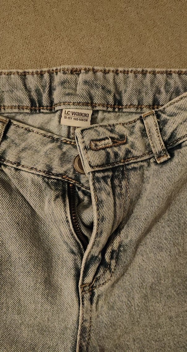 10 11 Yaş Kız Çocuk Nakışlı ve Boncuk Detaylı Gri Mini Kot Şort - Görsel 2