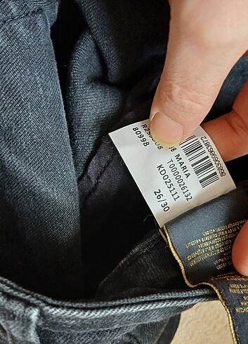 26 Beden siyah Renk MAVİ GOLD Kadın jean