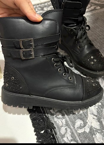 Siyah Deri Tokalı Botlar - Görsel 2