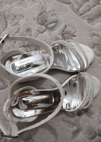 Beyaz Tokalı Kız Çocuk Özel Gün Ayakkabısı - Görsel 4