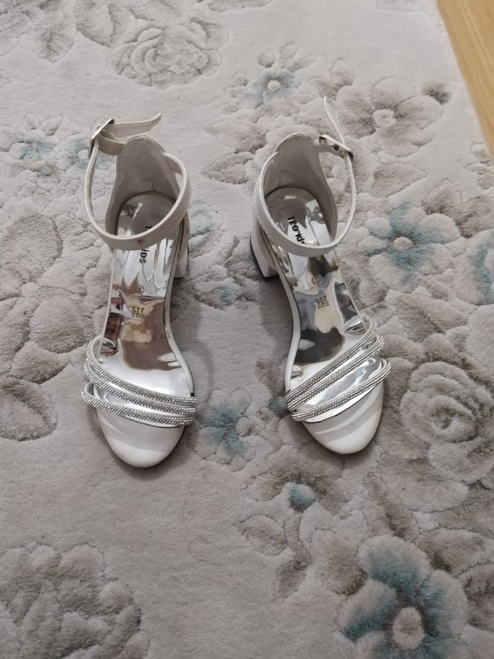 Beyaz Tokalı Kız Çocuk Özel Gün Ayakkabısı - Görsel 3