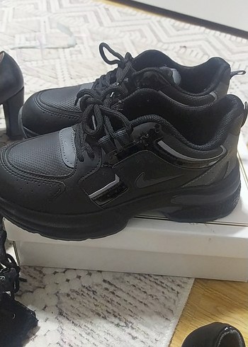 Siyah Bağcıklı Stiletto Topuklu Kadın Spor Ayakkabı - Görsel 3