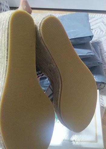 Kadın Çok Renkli Kareli Dolgu Topuklu Sandalet - Görsel 3