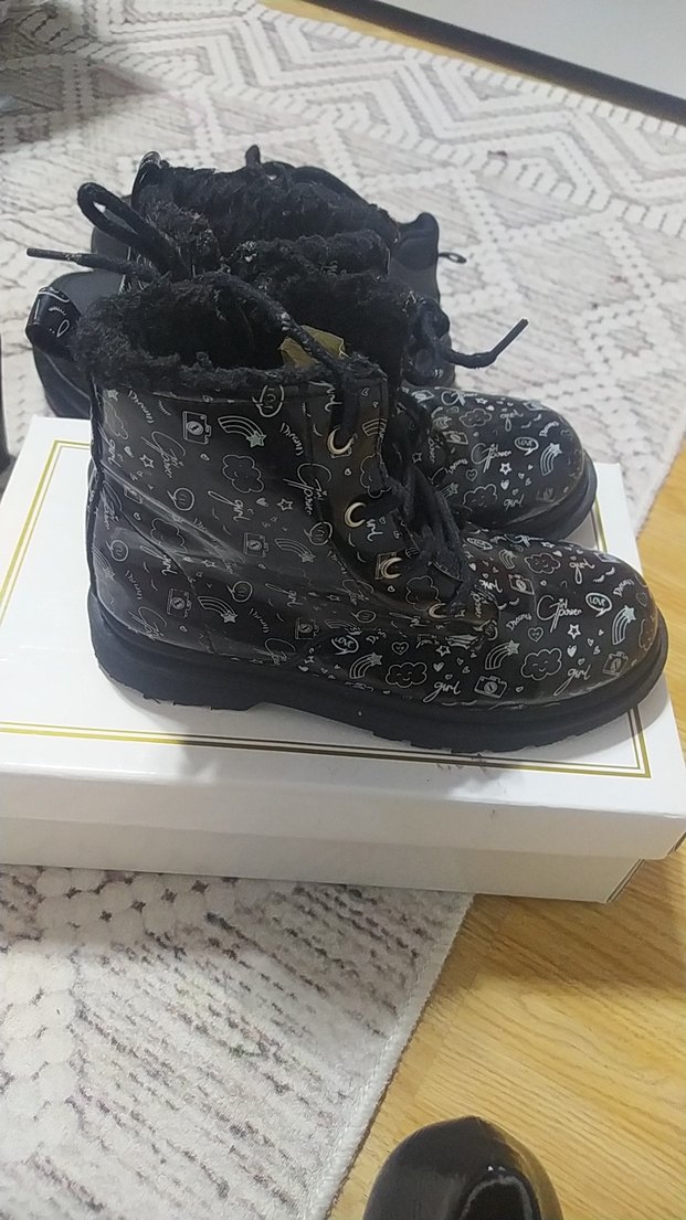 Kızlar için Siyah Desenli Kauçuk Botlar - Görsel 2