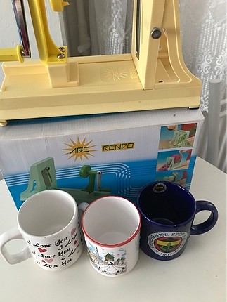 Üç kap bardak bir rende