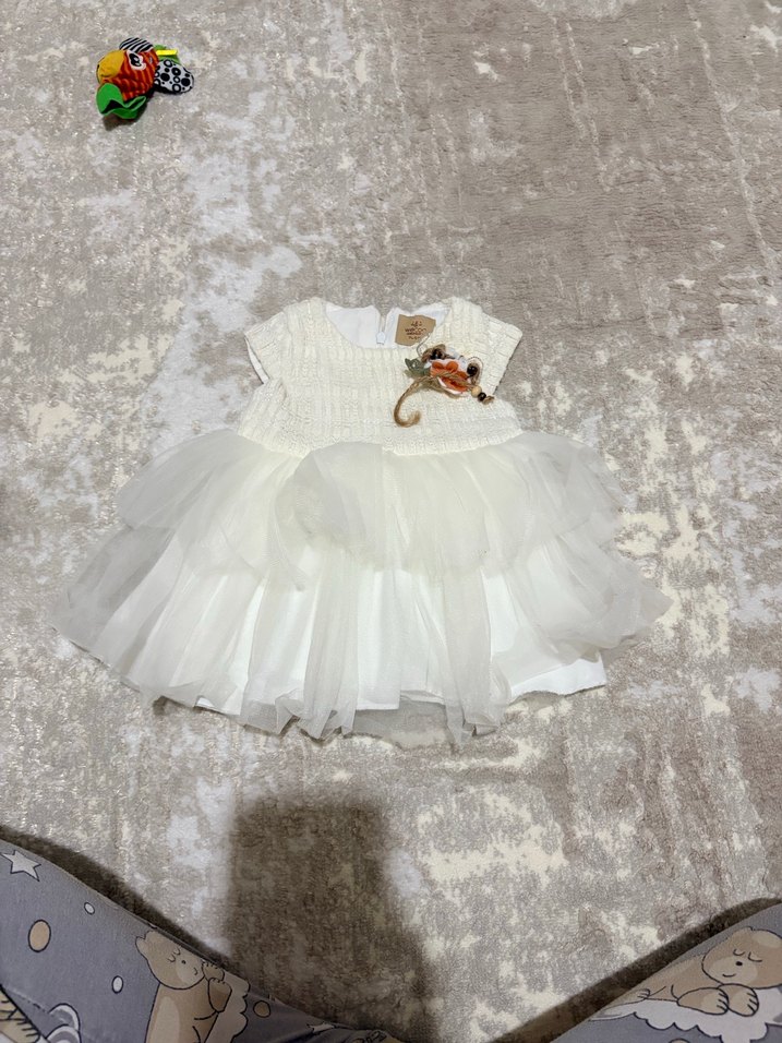 Beyaz Nakışlı Kız Çocuk Fırfırlı Elbise - Görsel 2