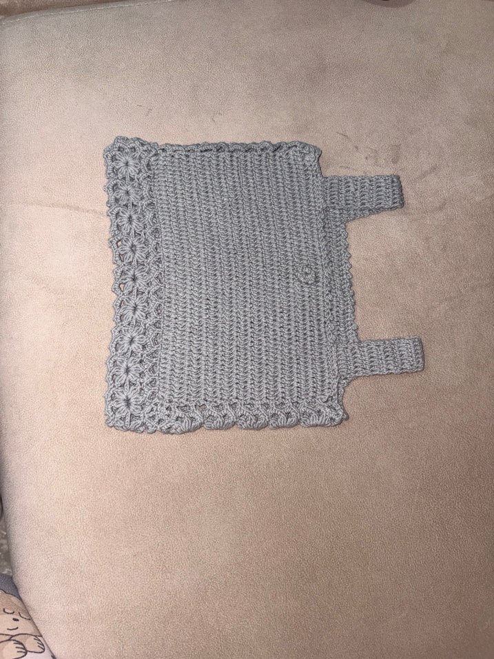Gri Örgü Bebek Önlüğü - Görsel 2