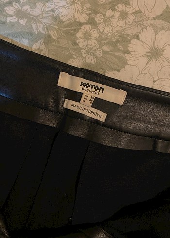 Kadın Siyah Deri  Mini Şort - Görsel 3