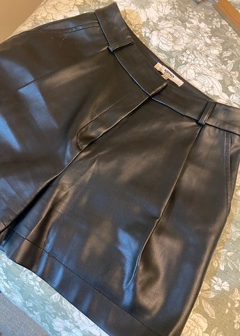 Kadın Siyah Deri  Mini Şort - Görsel 4