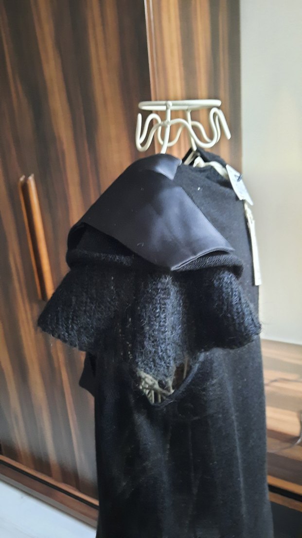 Siyah Kısa Kollu Fitted Bluz - Görsel 4