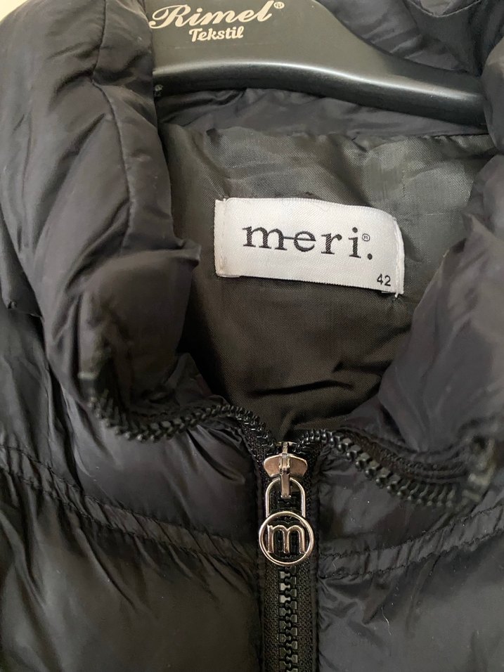 Siyah Fermuarlı Kadın Şişme Yelek - Görsel 3